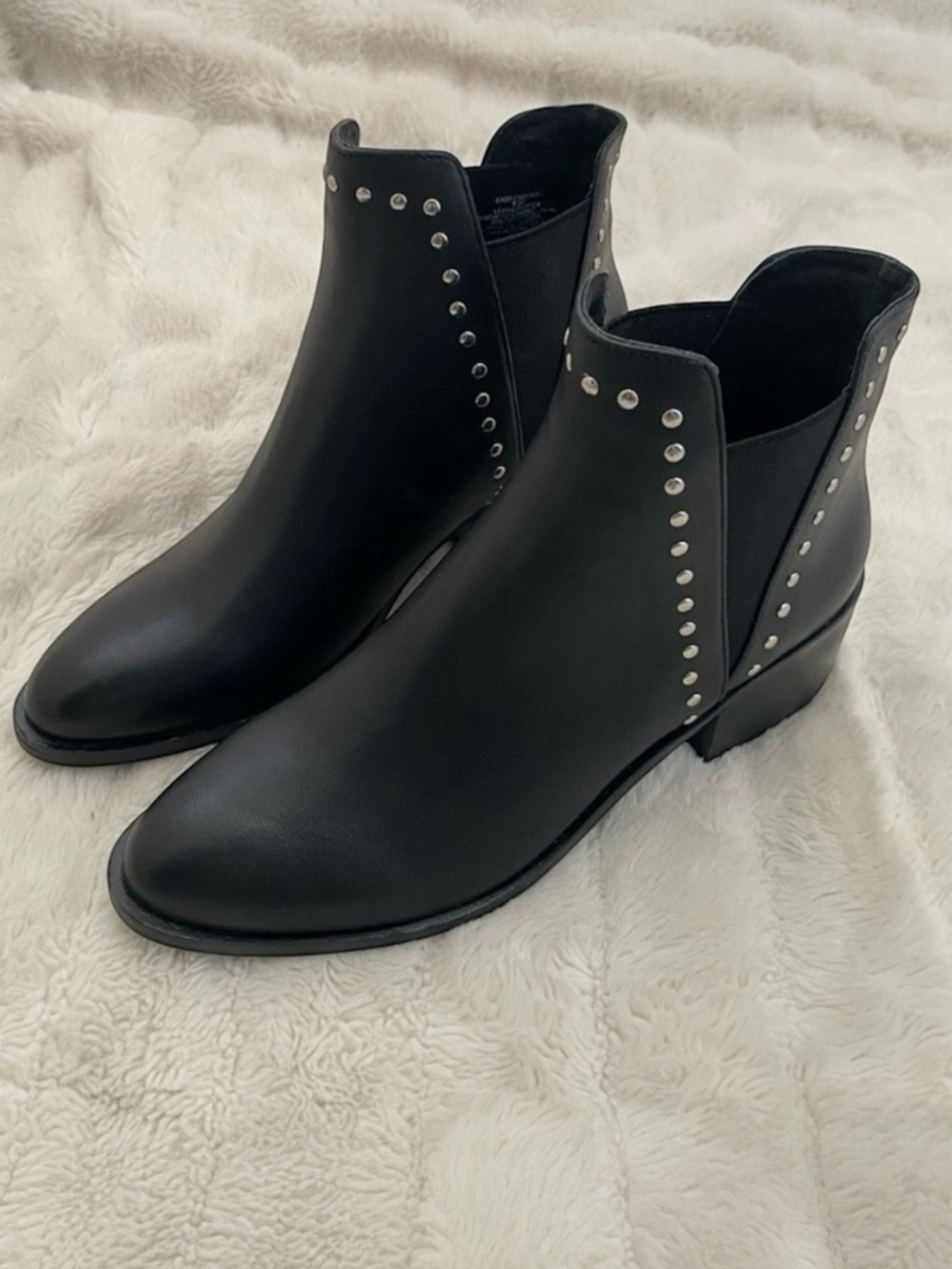 Steve Madden Cade Black Leather Ankle Boots Booties with Silver Studs Size 8.5